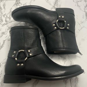 NWOT Frye Phillip Belted Short Booties Ankle Moto